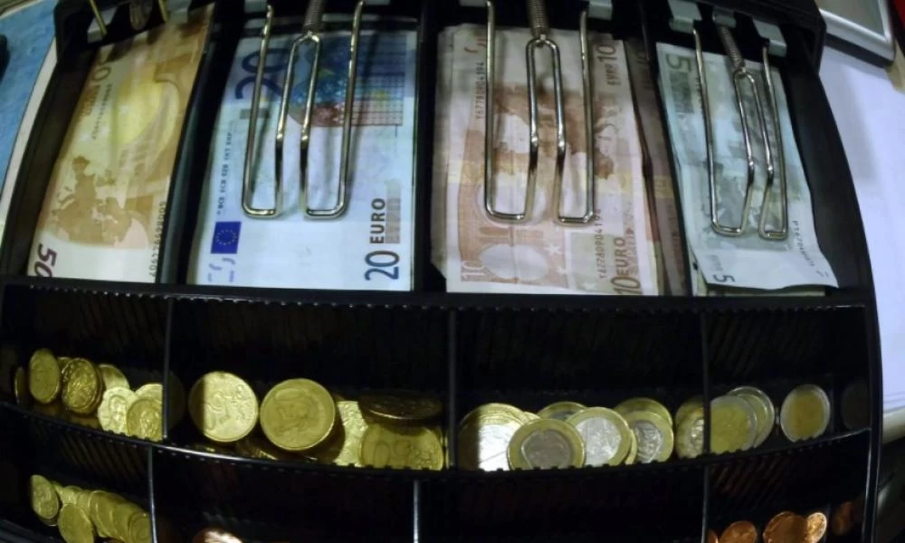 Πάτρα: Το κόλπο με τις παραγγελίες μεγάλου φαστ φουντ – Έτσι έβγαλαν κοντά στα 200.000 ευρώ